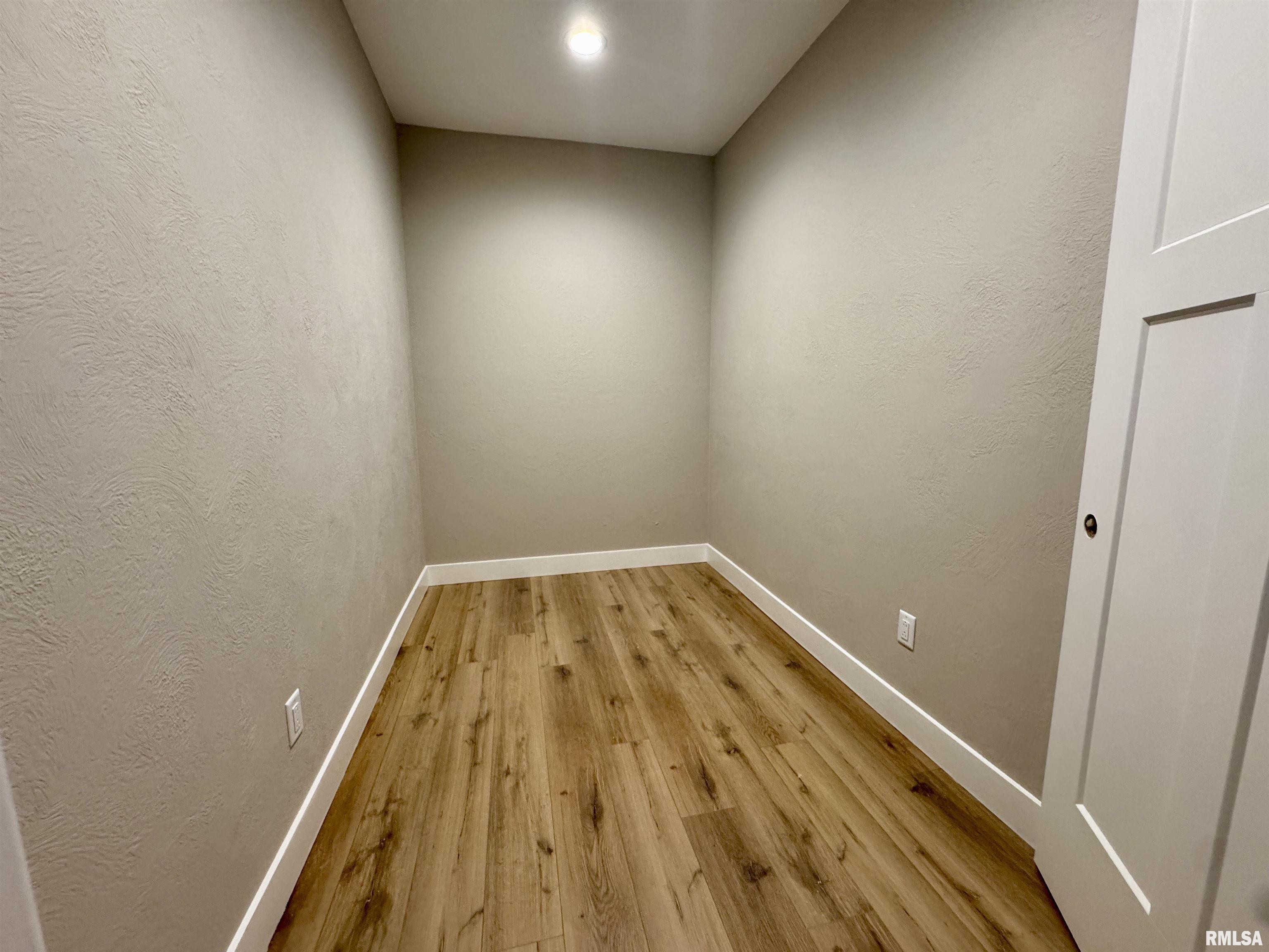 208 Hall Street Hurst, IL 62949 - Photo 7 of 17