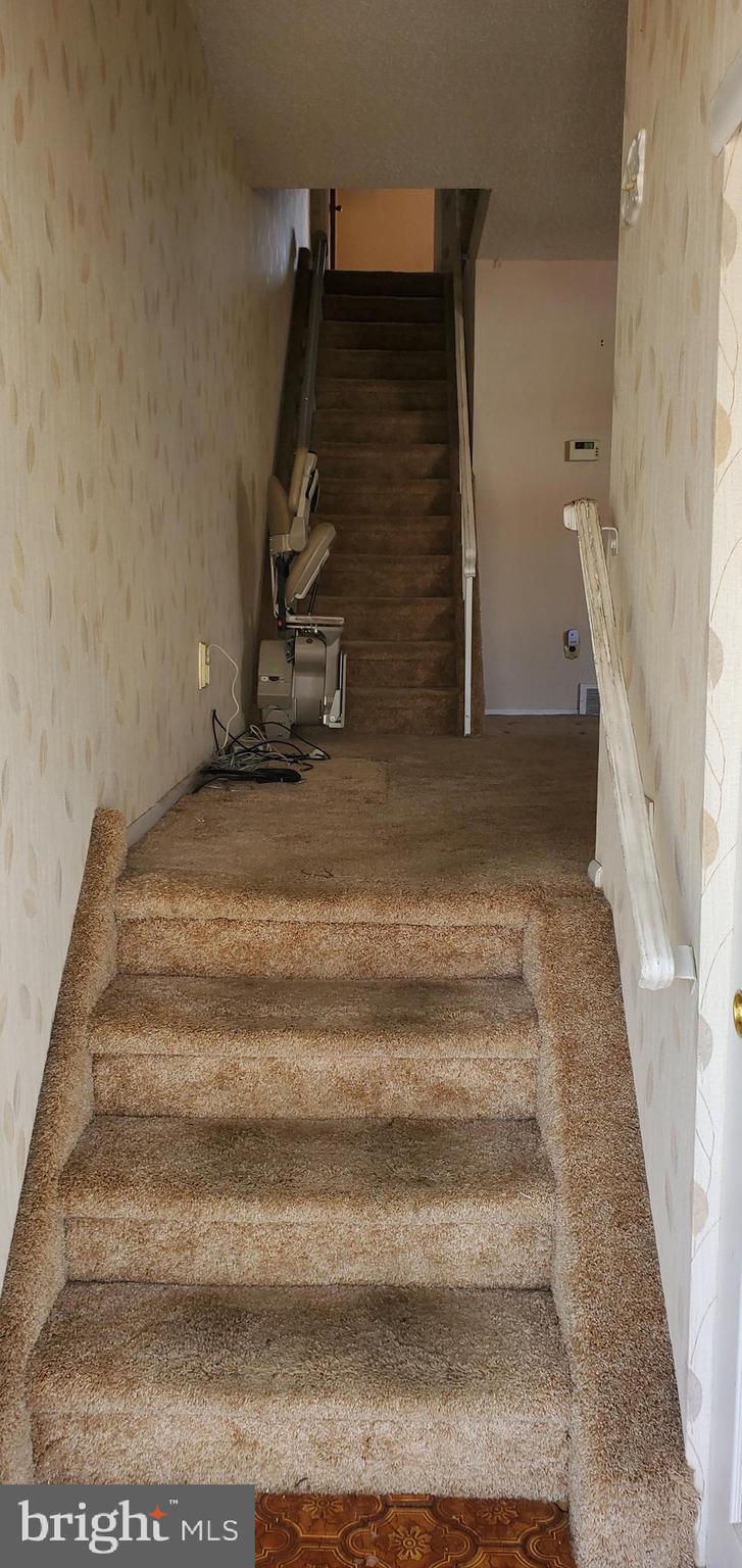 4404 Crossland Road Philadelphia, PA 19154 - Photo 3 of 50 Gallery Image 3