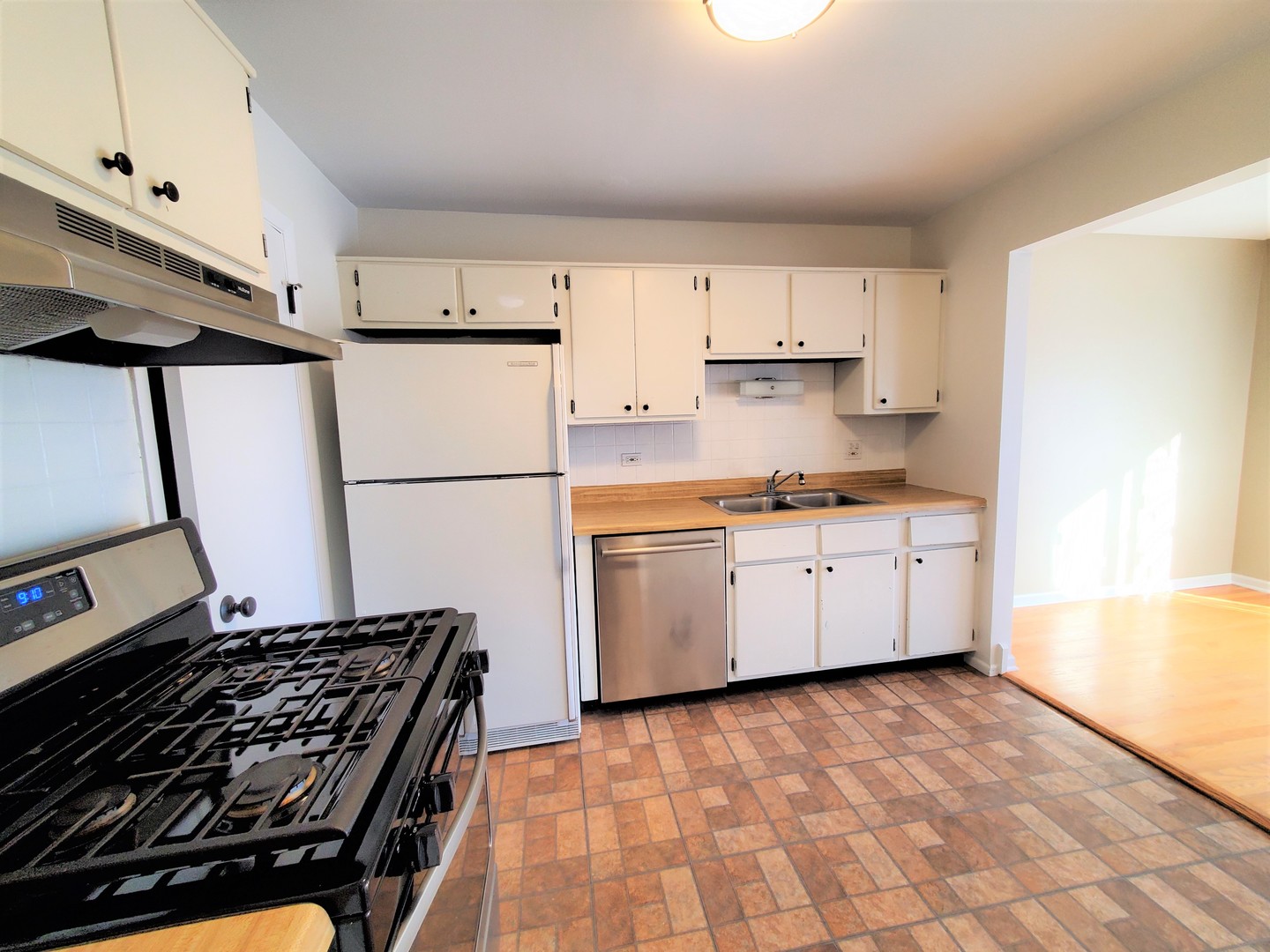733 Plum Tree Court, Unit C2 Wheeling, IL 60090 - Photo 7 of 25