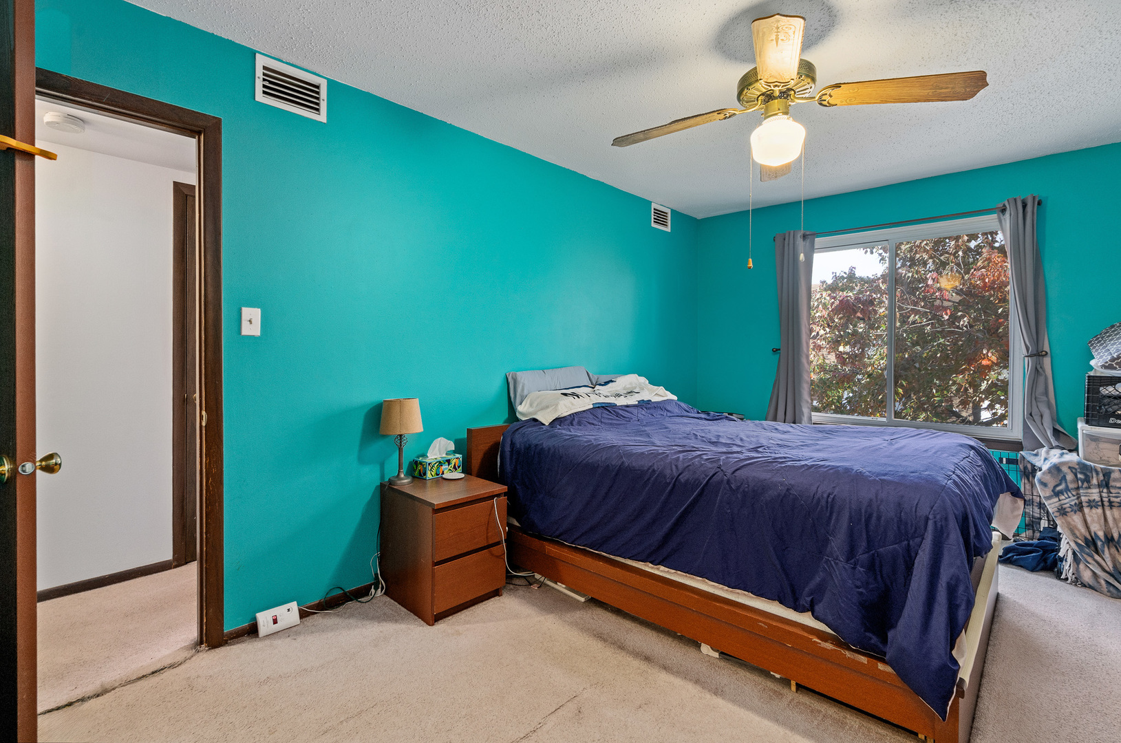 13615 Lavergne Avenue, Unit 110 Crestwood, IL 60418 - Photo 16 of 36 a bedroom with a bed and a window