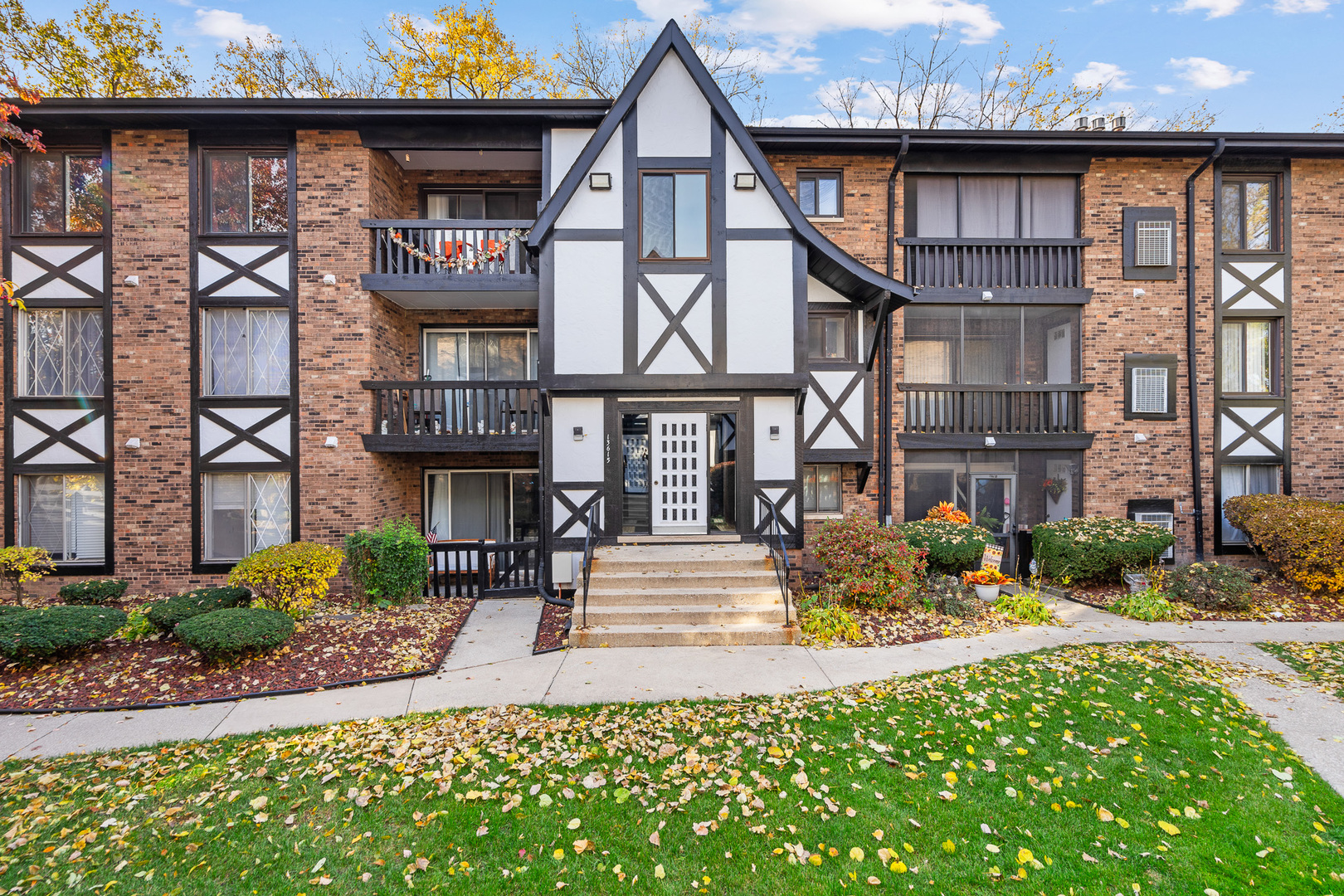 13615 Lavergne Avenue, Unit 110 Crestwood, IL 60418 - Photo 28 of 36 a front view of a residential apartment building with a yard