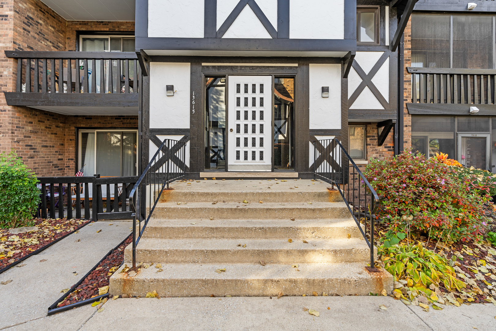 13615 Lavergne Avenue, Unit 110 Crestwood, IL 60418 - Photo 29 of 36 a front view of a house with a balcony
