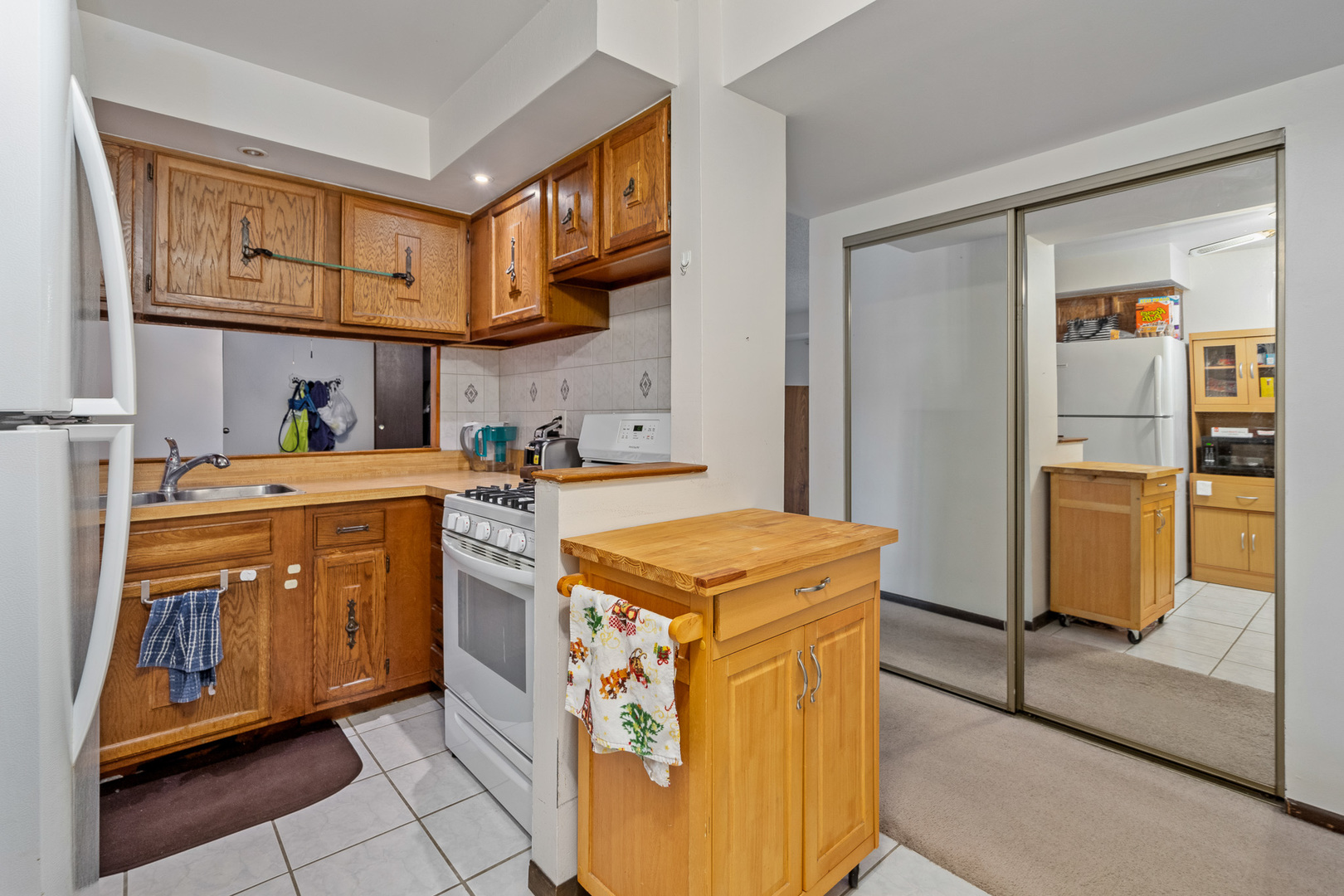 13615 Lavergne Avenue, Unit 110 Crestwood, IL 60418 - Photo 4 of 36 a utility room with a sink a washer and dryer