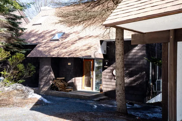 $609,000 | 60 Hilltop Road, Unit 60, Winhall, VT 05340