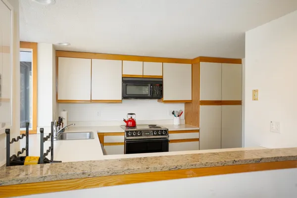 $609,000 | 60 Hilltop Road, Unit 60, Winhall, VT 05340