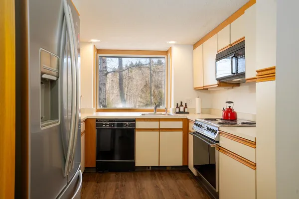 $609,000 | 60 Hilltop Road, Unit 60, Winhall, VT 05340