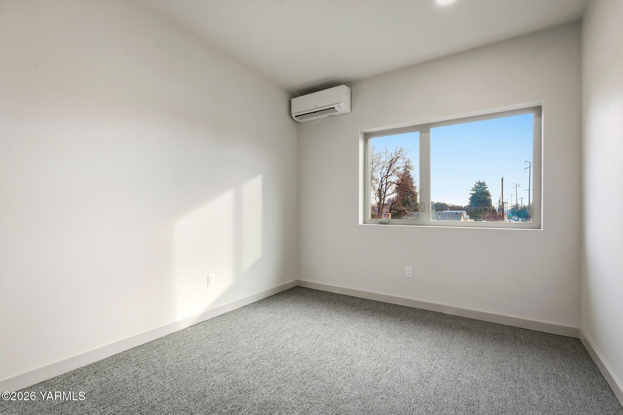 801 South 16th Avenue, Unit 4 Yakima, WA 98902 - Photo 15 of 22 an empty room with a window