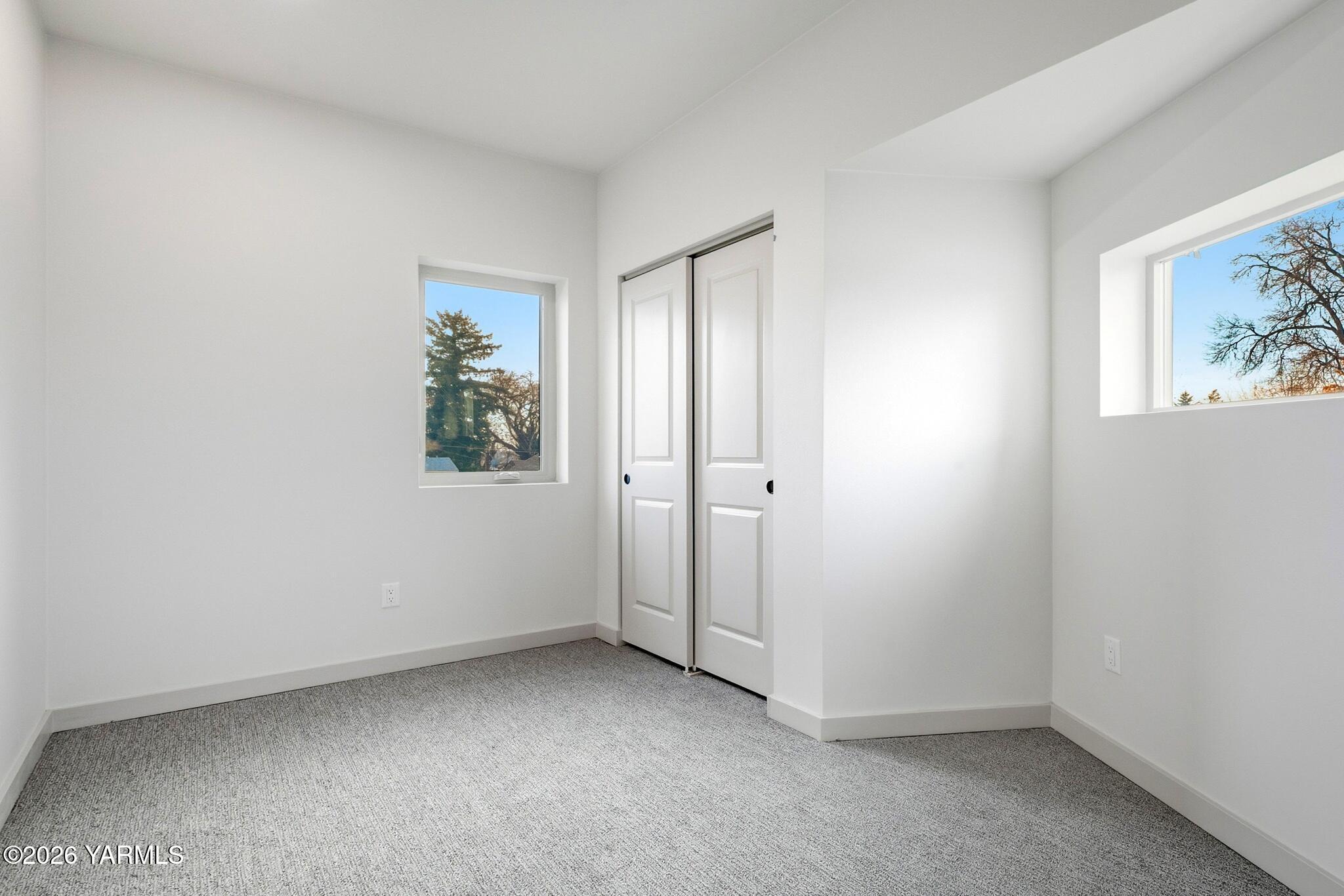 801 South 16th Avenue, Unit 4 Yakima, WA 98902 - Photo 17 of 22 an empty room with windows