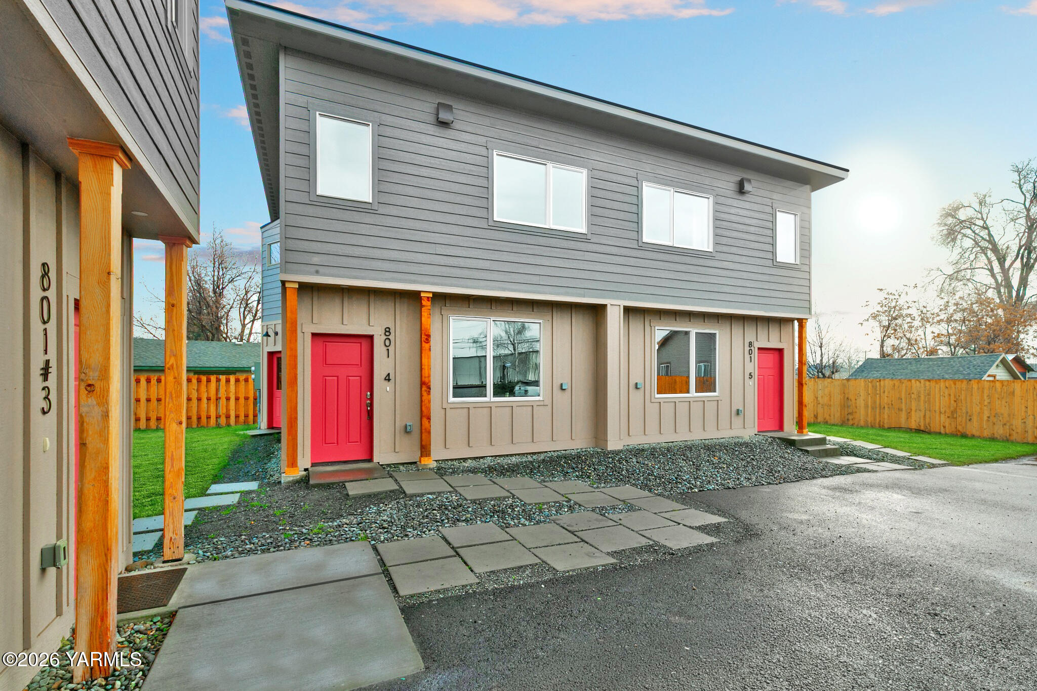 801 South 16th Avenue, Unit 4 Yakima, WA 98902 - Photo 3 of 22 a front view of building with yard