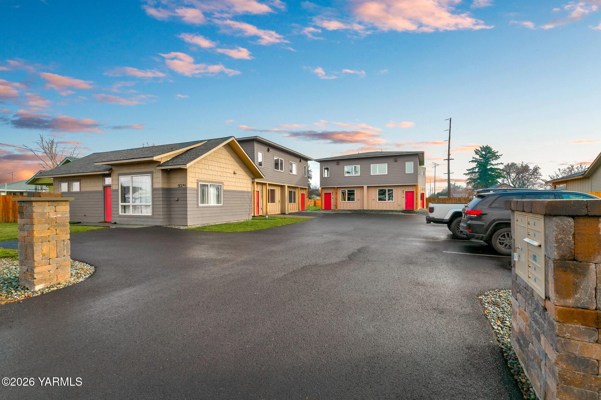 801 South 16th Avenue, Unit 4 Yakima, WA 98902 - Photo 5 of 23 801 N 16th Ave_Yakima_04