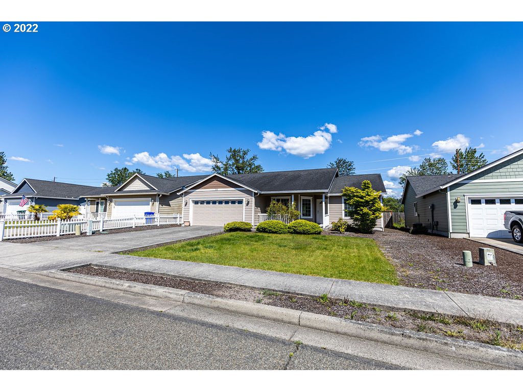 75 Crown Point Road Longview, WA 98632 - Photo 3 of 29 Gallery Image 3