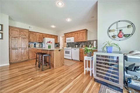 $575,000 | 6424 West 100th Terrace, Overland Park, KS 66212