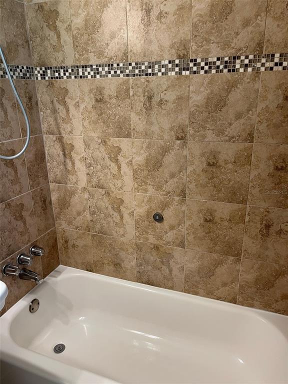 122 Northeast 37th Terrace Ocala, FL 34470 - Photo 10 of 20 a bathroom with a bathtub