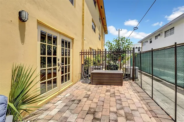 $320,000 | 744 Northeast 14th Avenue, Unit 4, Fort Lauderdale, FL 33304