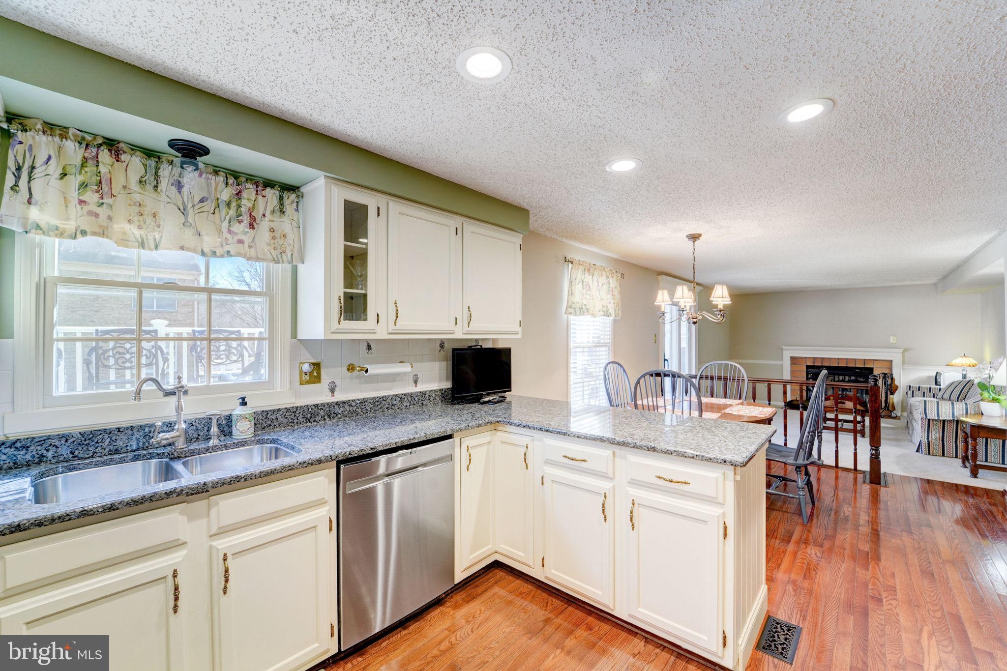 15805 Bond Mill Road Laurel, MD 20707 - Photo 5 of 36 Large Modern Kitchen