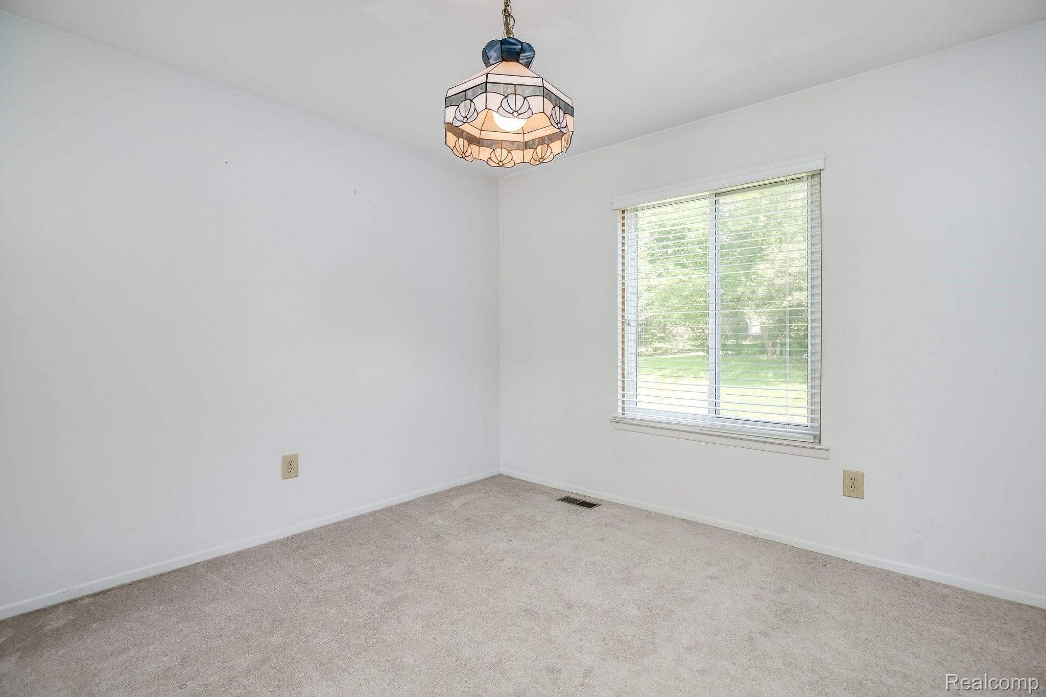 1641 Dennett Lane Rochester, MI 48307 - Photo 9 of 45 1641+Dennett+Ln+Rochester+Hills-28-web.jpg
