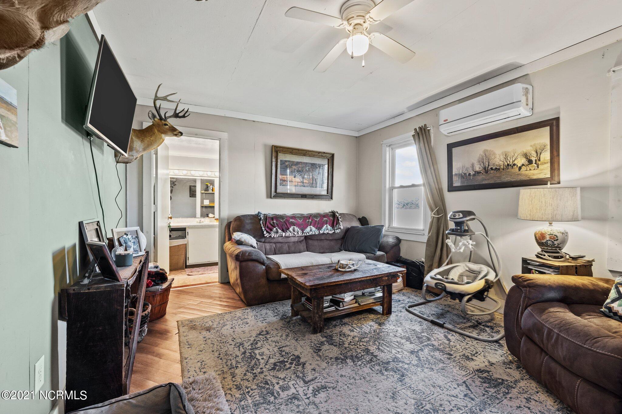 417 Laurel Road Beaufort, NC 28516 - Photo 3 of 17 Living room