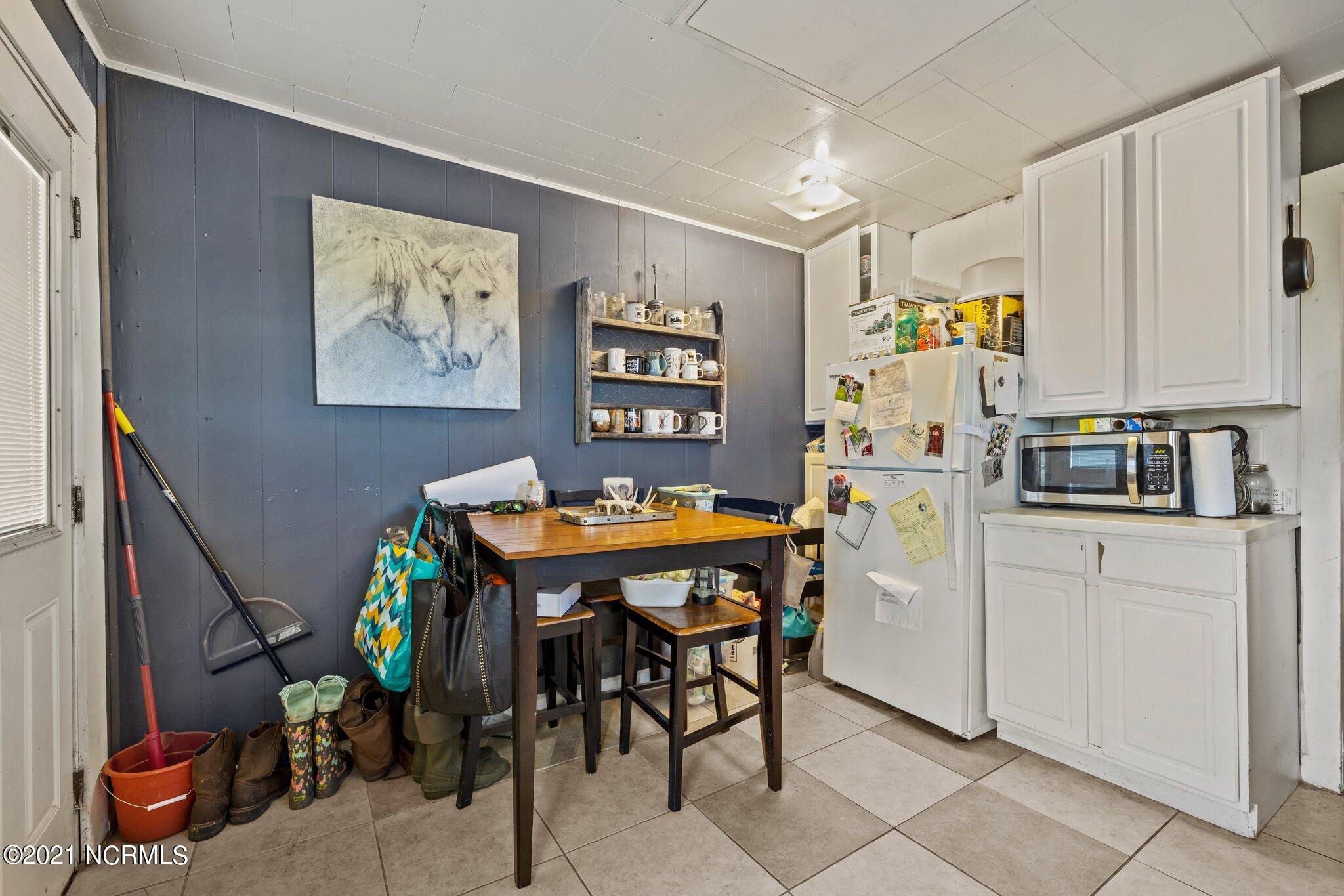 417 Laurel Road Beaufort, NC 28516 - Photo 6 of 17 Kitchen