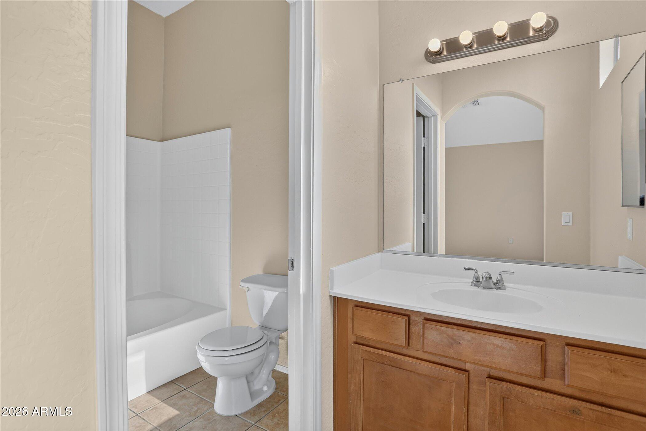 2150 East Bell Road, Unit 1090 Phoenix, AZ 85022 - Photo 23 of 39 24-Mater Bathroom
