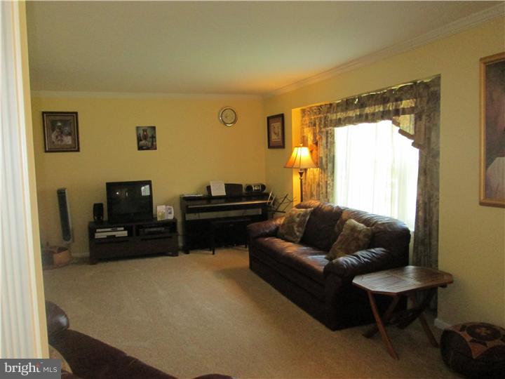 12 Langdon Road Burlington, NJ 08016 - Photo 6 of 18 Living Room