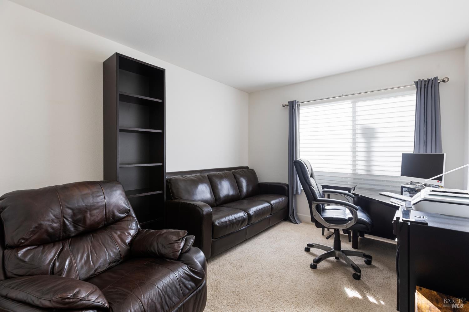 319 Birch Ridge Drive Rio Vista, CA 94571 - Photo 21 of 28 a living room with furniture