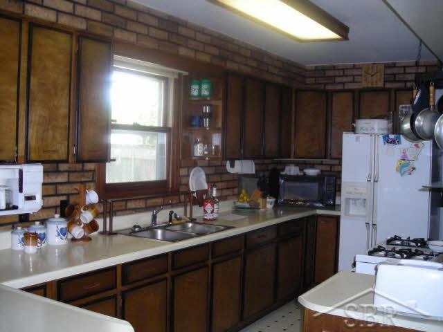 1072 West Curtis Road Saginaw, MI 48601 - Photo 7 of 7 20043496-6.JPG
