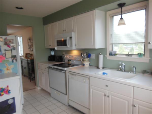 109 Abington Road, Unit 109 Danvers, MA 01923 - Photo 3 of 26 Gallery Image 3