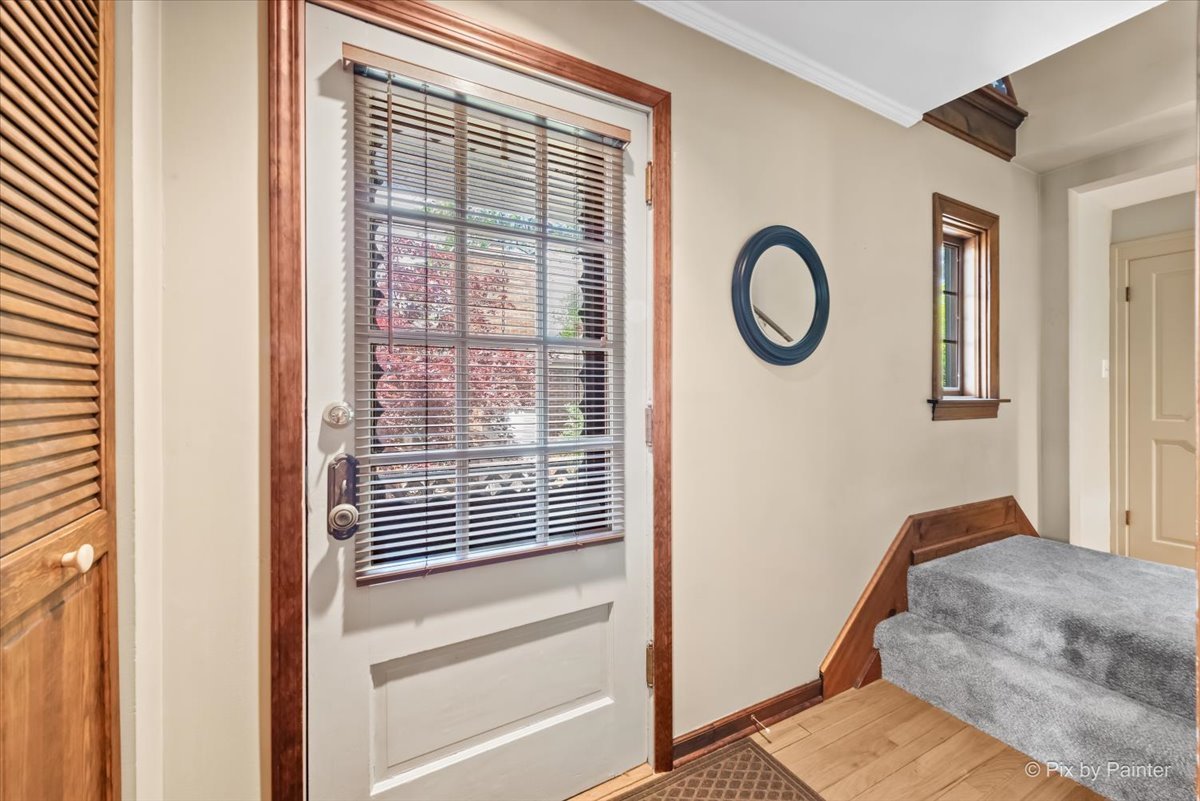 335 Arlington Road Itasca, IL 60143 - Photo 15 of 36 a bedroom with a bed and a window