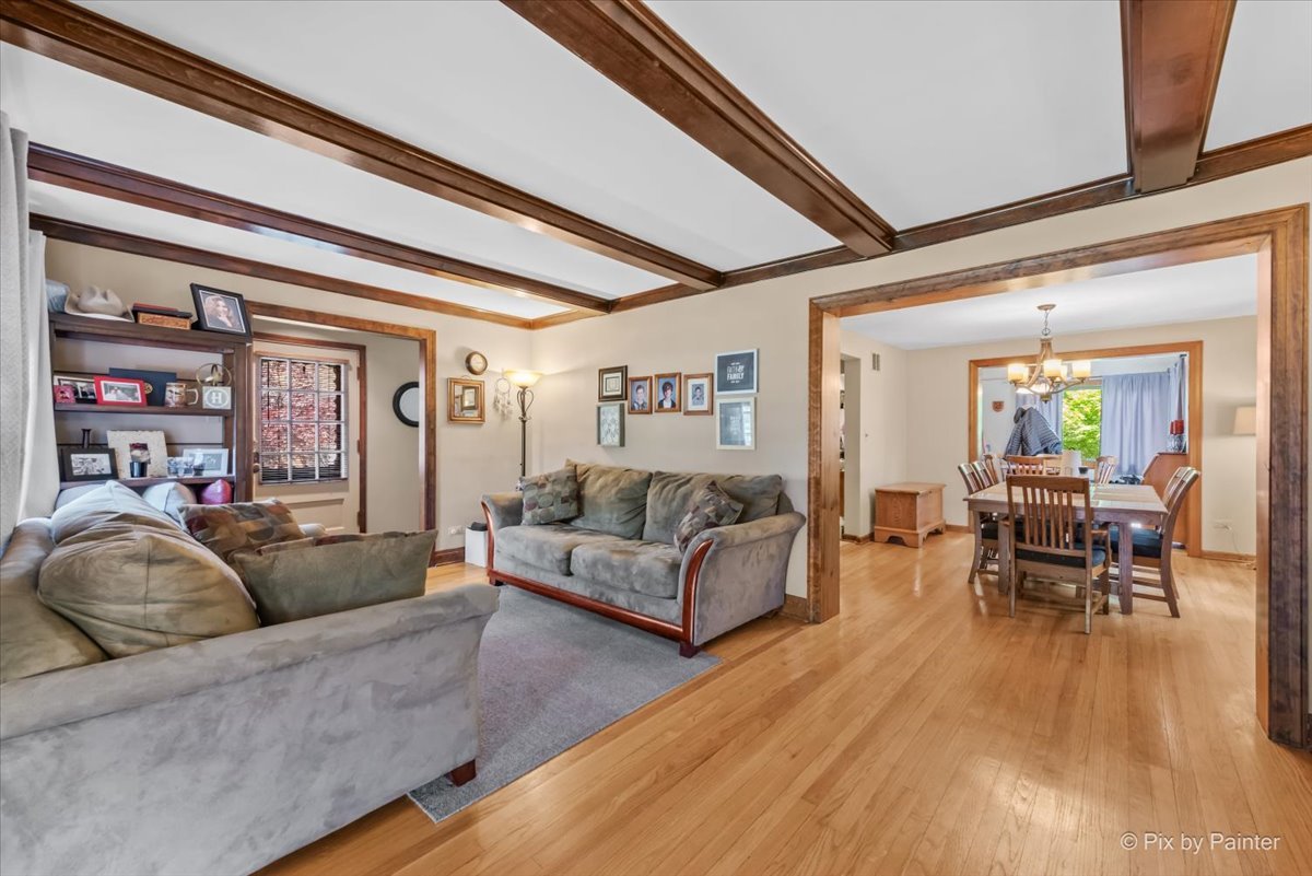 335 Arlington Road Itasca, IL 60143 - Photo 3 of 36 a living room with furniture and wooden floor