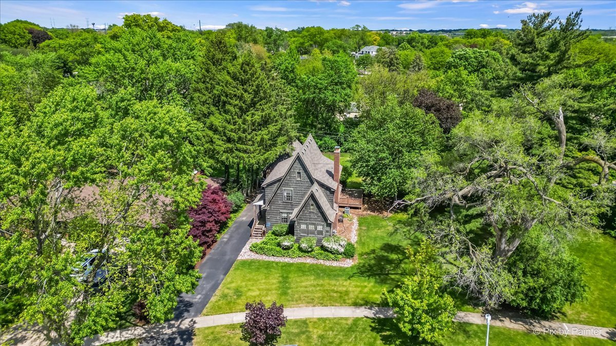 335 Arlington Road Itasca, IL 60143 - Photo 31 of 36 a aerial view of a house with a yard