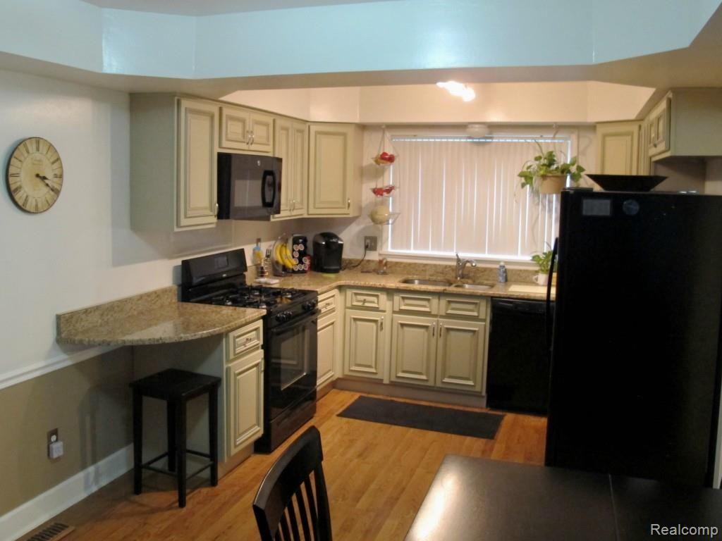 45704 Drexel Road Canton, MI 48187 - Photo 9 of 25 Drexel Kitchen 3 .jpg