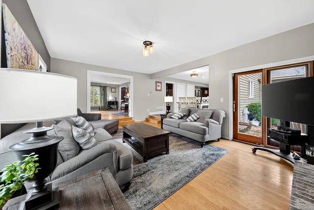 $809,000 | 1404 Amy Lane, Libertyville, IL 60048