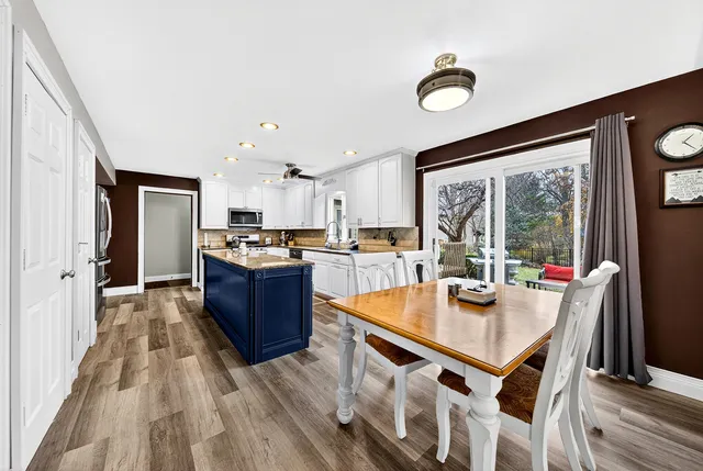 $809,000 | 1404 Amy Lane, Libertyville, IL 60048