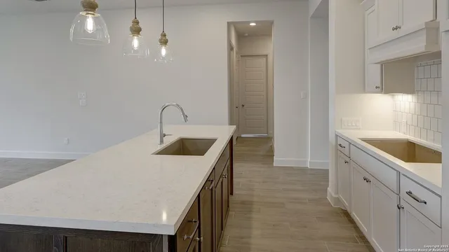 $449,900 | 574 White Oak, Castroville, TX 78009