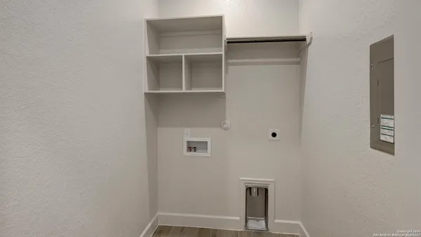 $424,900 | 574 White Oak, Castroville, TX 78009