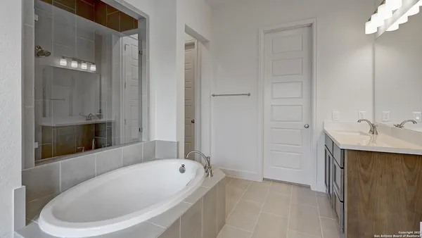 $424,900 | 574 White Oak, Castroville, TX 78009