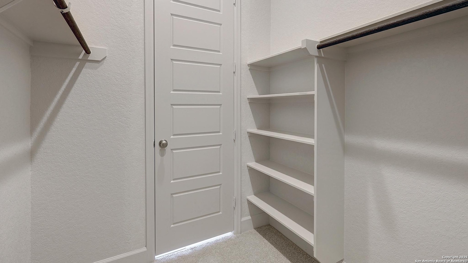 574 White Oak Castroville, TX 78009 - Photo 17 of 38