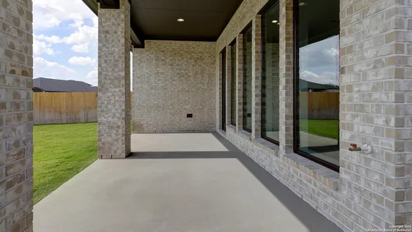 $424,900 | 574 White Oak, Castroville, TX 78009