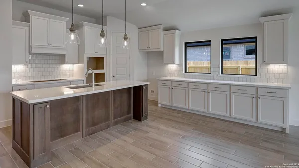 $424,900 | 574 White Oak, Castroville, TX 78009