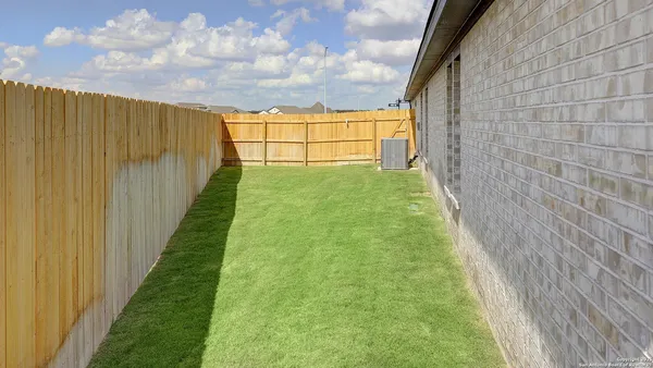 $424,900 | 574 White Oak, Castroville, TX 78009