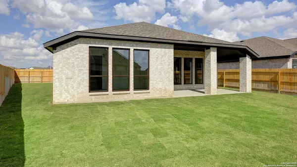 $424,900 | 574 White Oak, Castroville, TX 78009