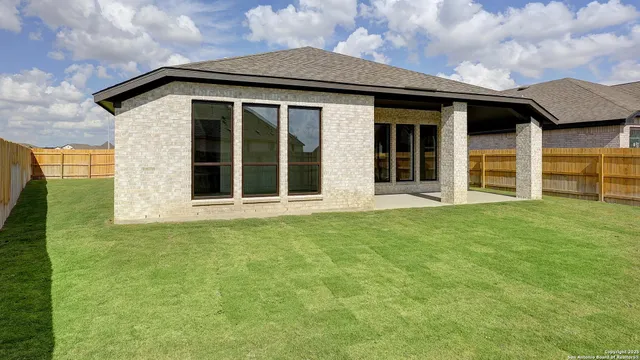 $449,900 | 574 White Oak, Castroville, TX 78009