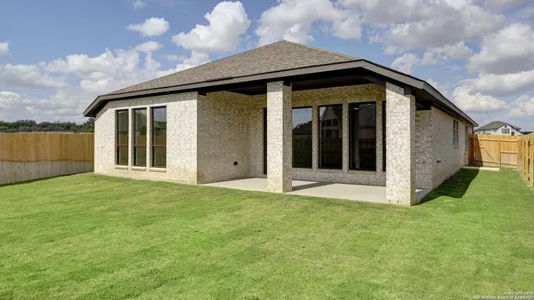 $424,900 | 574 White Oak, Castroville, TX 78009