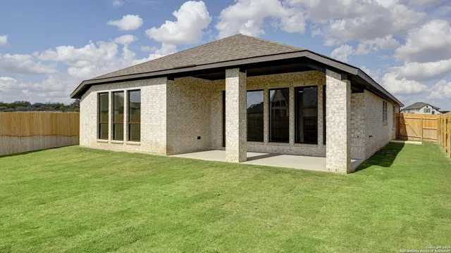 $449,900 | 574 White Oak, Castroville, TX 78009