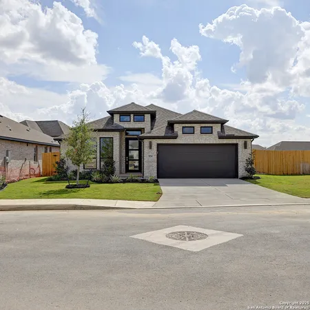 $424,900 | 574 White Oak, Castroville, TX 78009