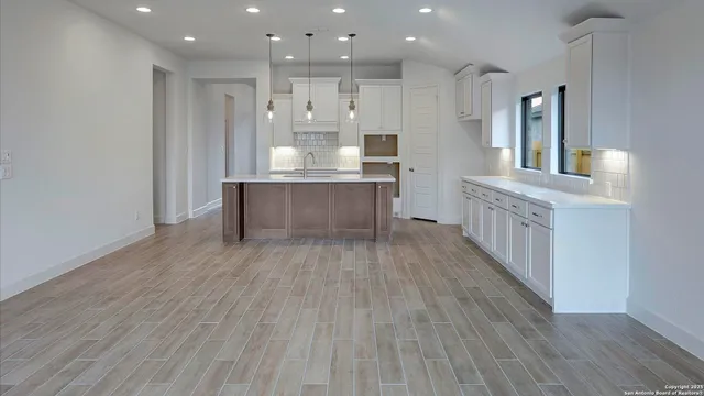 $449,900 | 574 White Oak, Castroville, TX 78009