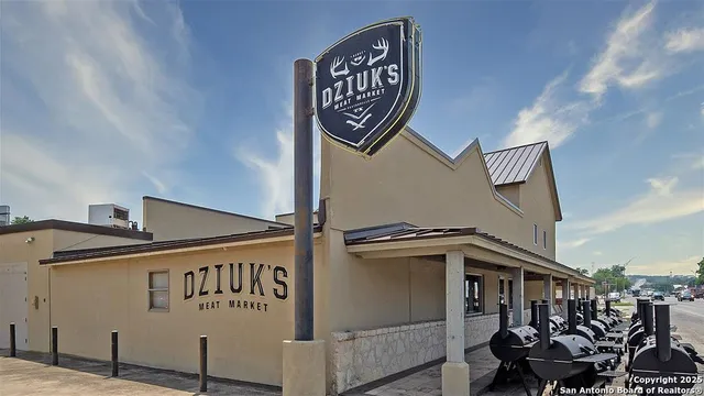 $449,900 | 574 White Oak, Castroville, TX 78009