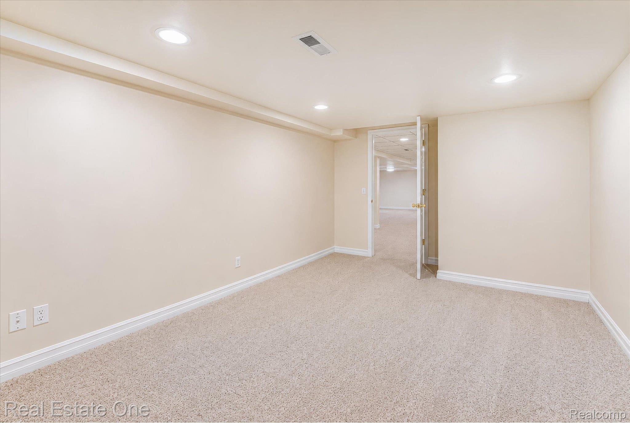 3393 Charlwood Drive Rochester, MI 48306 - Photo 47 of 60 47-053.jpg