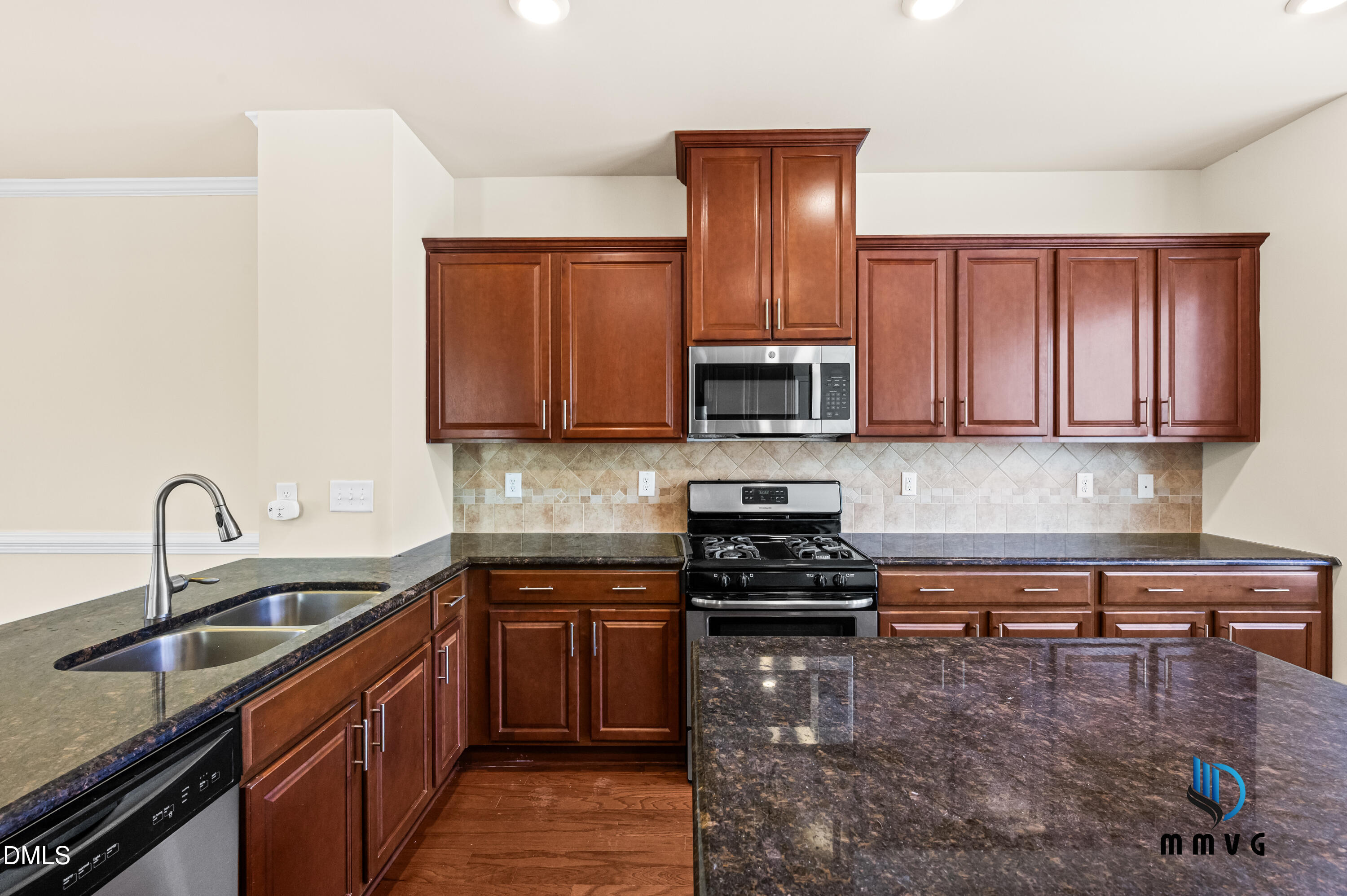 701 Edgewater Ridge Court Apex, NC 27523 - Photo 4 of 39 13_dsc_6369