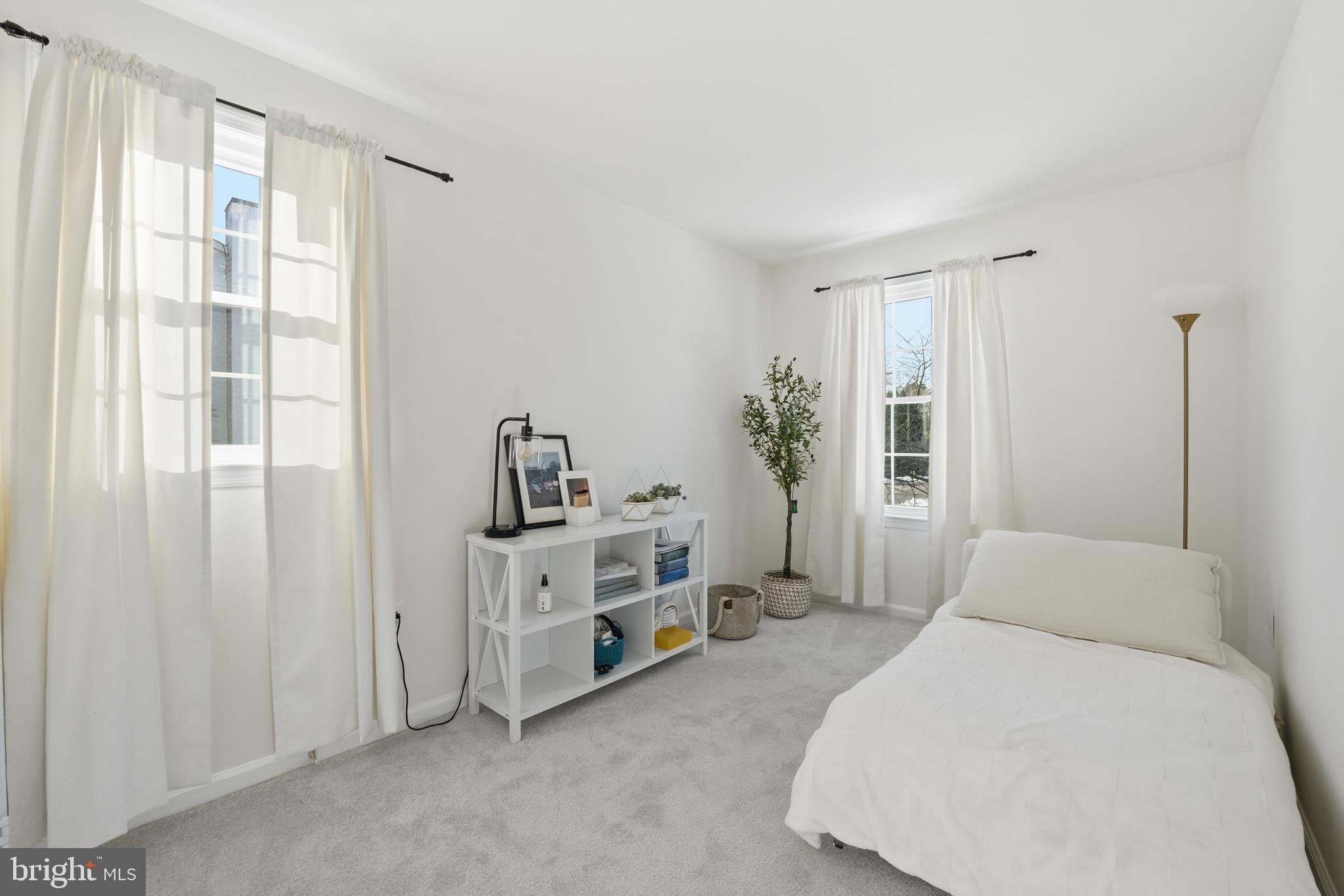 13709 Palm Road Woodbridge, VA 22193 - Photo 18 of 34 Bright and airy room with natural light.